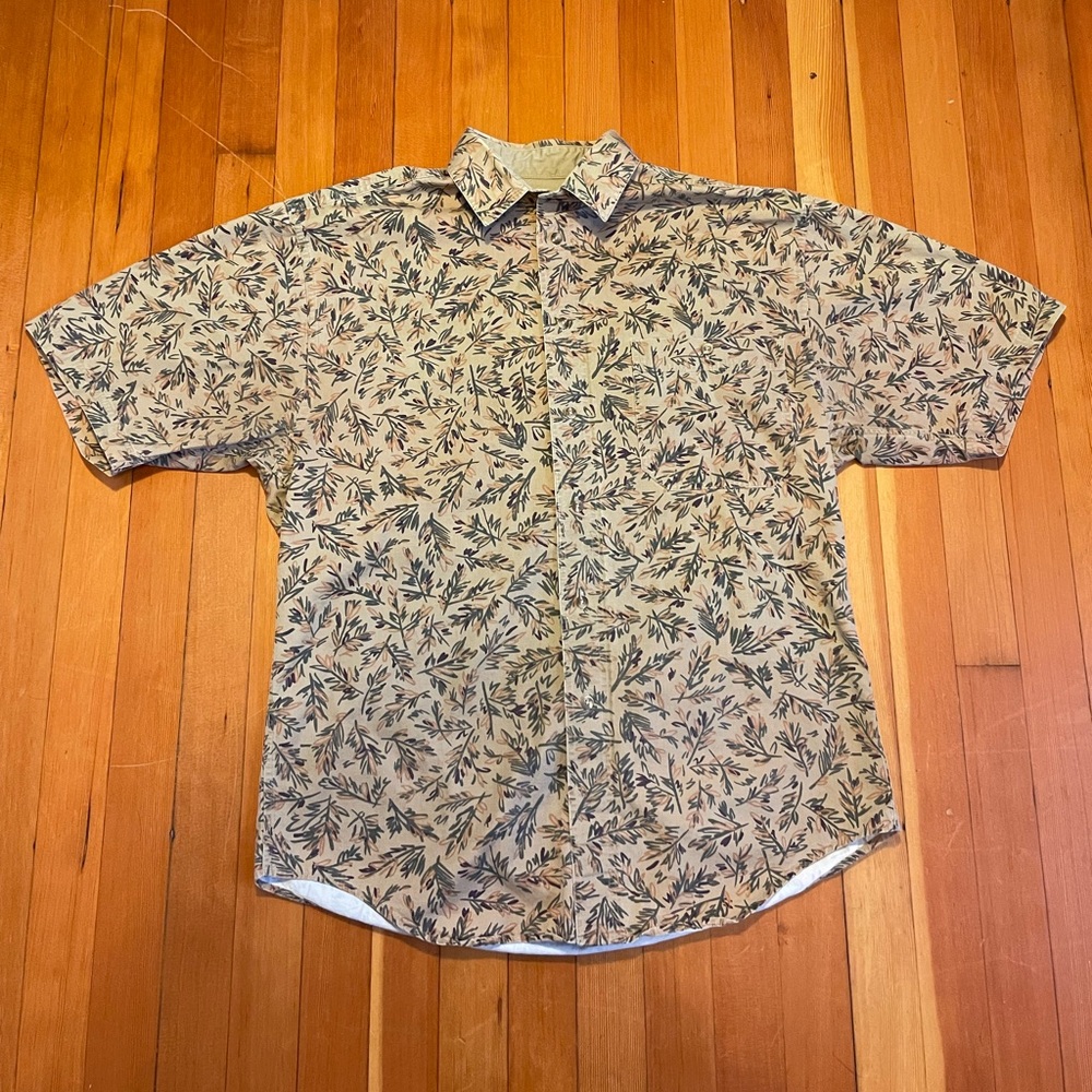 Eddie Bauer men’s button up short sleeve shirt size M